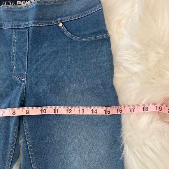 Nygard Luxe Denim Light Wash Jegging Jeans - Picture 10 of 12